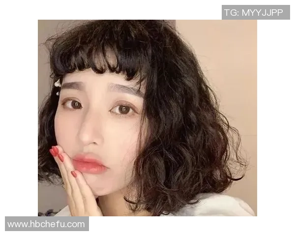 足球明星与女星发型对比解析展现时尚潮流与个性魅力 足球明星与女星发型对比解析展现时尚潮流与个性魅力